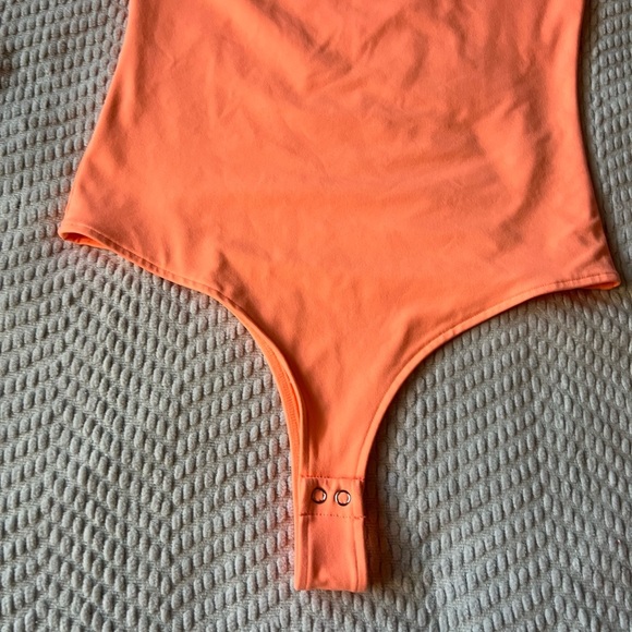 🖤 Beayou Halter Peach Slim Look bodysuit🖤 - Picture 3 of 5